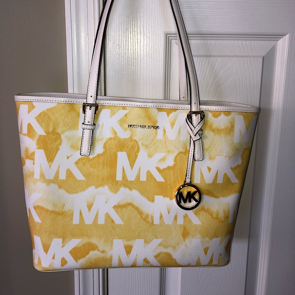 Michael Kors Jet Set Travel MD Carryall Tote